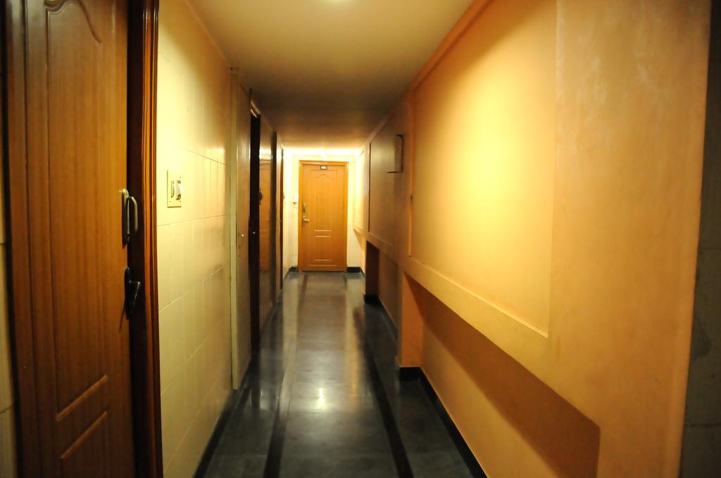 מלון טירופאטי V.K.Residency מראה חיצוני תמונה